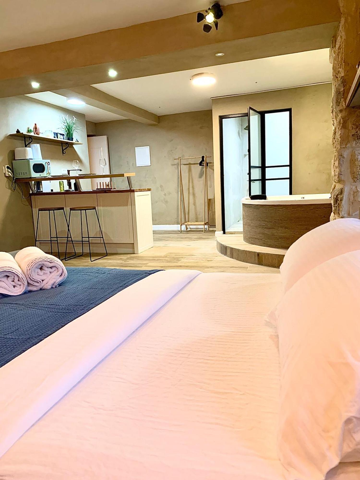 Boutique Apartment In Heart Of Haifa Phòng bức ảnh